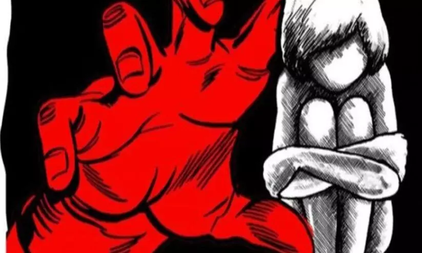 കഞ്ചാവ് കേസിൽ അറസ്റ്റിലായ യുവാവിന്‍റെ ഫോൺ പരിശോധിച്ച പൊലീസ് ഞെട്ടി; ബന്ധുവായ കുഞ്ഞിനെ പീഡിപ്പിക്കുന്ന ദൃശ്യം, പോക്സോ ചുമത്തി