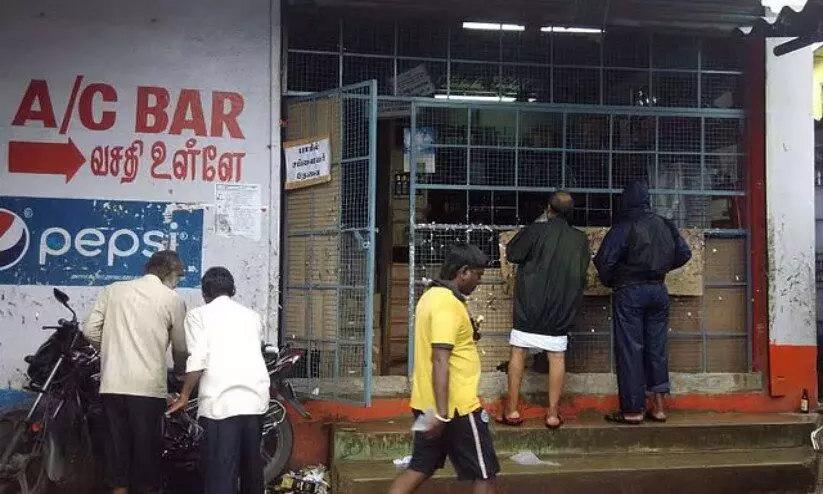 തമിഴ്നാട്ടിൽ മദ്യ അഴിമതി: വീണ്ടും ഇ.ഡി റെയ്ഡ്, ടാസ്മാക് എം.ഡി കസ്റ്റഡിയിൽ തമിഴ്നാട്ടിൽ മദ്യ അഴിമതി: വീണ്ടും ഇ.ഡി റെയ്ഡ്, ടാസ്മാക് എം.ഡി കസ്റ്റഡിയിൽ