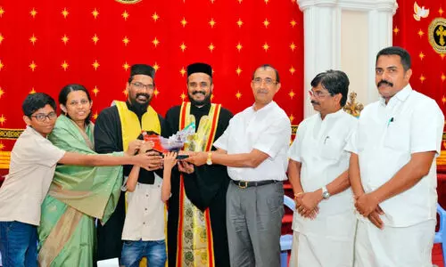 സ്വീ​ക​ര​ണ​വും യാ​ത്ര​യ​യ​പ്പും ന​ല്‍കി