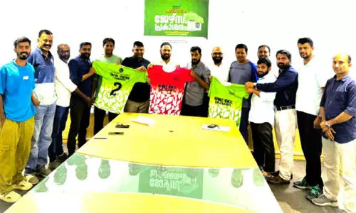 കെ.​എം.​സി.​സി ബാ​ലു​ശ്ശേ​രി മ​ണ്ഡ​ലം ഫു​ട്ബാ​ൾ ടീം ​ജ​ഴ്സി പ്ര​കാ​ശ​നം