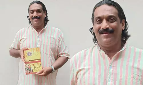 മുഹമ്മദ് റഫിയുടെ പേരിലുള്ള 100 രൂപ നാണയം സ്വന്തമാക്കി ലത്തീഫ്