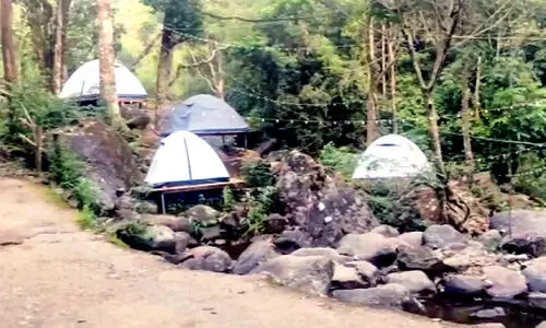 ജി​ല്ല​യി​ൽ അ​ന​ധി​കൃ​ത ടെ​ന്‍റ് ടൂ​റി​സം വ്യാ​പ​കം