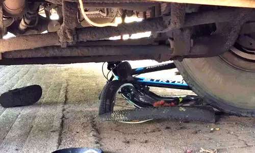 അമ്പലപ്പുഴ-തിരുവല്ല സംസ്ഥാനപാത; ബസ് പാഞ്ഞുകയറി മൂന്ന് വിദ്യാർഥികൾക്ക് പരിക്ക്