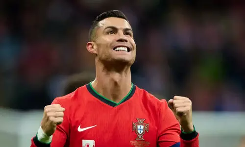 പ്രായം 40, വരുമാനം 2356 കോടി! ഒന്നാം നമ്പർ ക്രിസ്റ്റ്യാനോ തന്നെ, മെസ്സിയേക്കാൾ ഇരട്ടി...