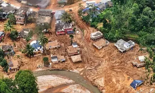 വയനാട് പുനരധിവാസം: തൊഴിലാളി ആനുകൂല്യങ്ങൾ വേഗത്തിലാക്കാൻ കോടതിയെ വീണ്ടും സമീപിക്കും വയനാട് പുനരധിവാസം: തൊഴിലാളി ആനുകൂല്യങ്ങൾ വേഗത്തിലാക്കാൻ കോടതിയെ വീണ്ടും സമീപിക്കും