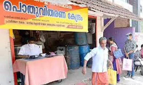 ട്രാൻസ്പോർട്ടിങ് കരാറുകാരുടെ സമരം; റേഷൻകടകൾ കാലിയായിത്തുടങ്ങി