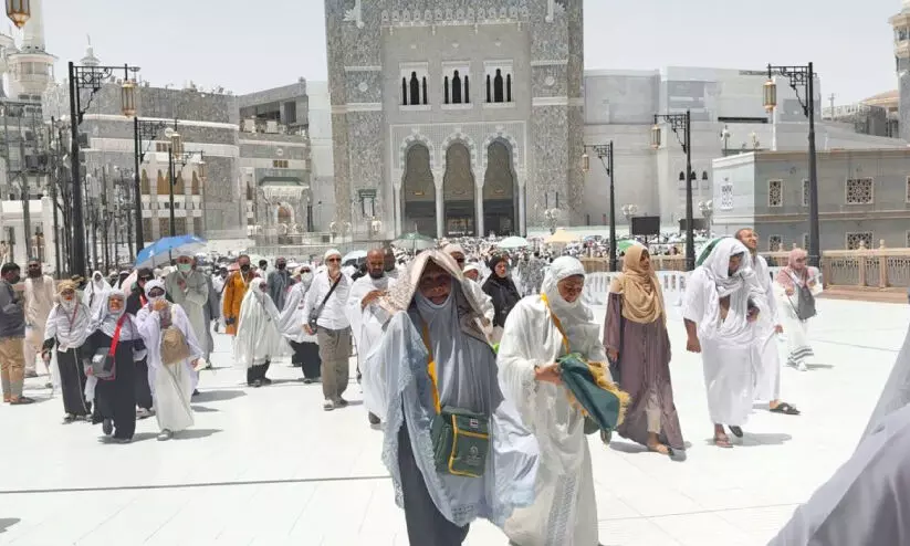 indian hajj pilgrims coming after friday prayer