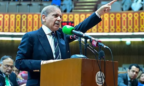 പ്രശ്നങ്ങൾ മേശക്ക് ചുറ്റുമിരുന്ന് ചർച്ച ചെയ്യാം; യുദ്ധം പരിഹാരമല്ല, മേഖലയിൽ സമാധാനമുണ്ടാകണം -പാക് പ്രധാനമന്ത്രി