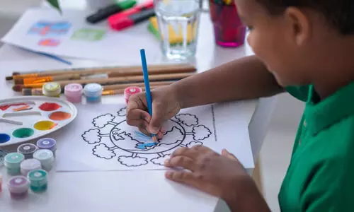 കു​ട്ടി​ക​ളു​ടെ പെ​യി​ന്റി​ങ്, ഡ്രോ​യി​ങ് മ​ത്സ​രം