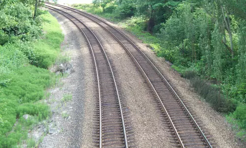 ക​ർ​ണാ​ട​ക​യി​ൽ ര​ണ്ട് റെ​യി​ൽ പാ​ത​ക​ൾ​ക്ക് സ​ർ​വേ അ​നു​മ​തി