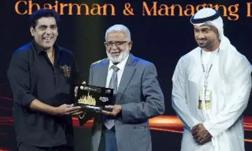 ക​മോ​ൺ കേ​ര​ള ബിസിനസ് ഐക്കൺ അവാർഡ് എ.കെ. ഷാജിക്ക് സമ്മാനിച്ചു