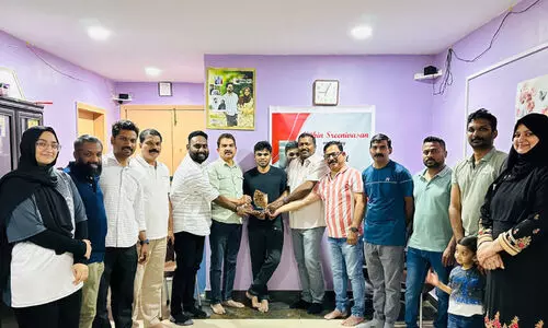 നി​തി​ൻ ശ്രീ​നി​വാ​സ​ന് ബി.​ഡി.​കെ യാ​ത്ര​യ​യ​പ്പ് ന​ൽ​കി