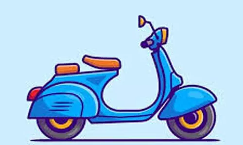 കാണാതായ സ്കൂട്ടറിൻറെ ഫോട്ടോ ഫേസ് ബുക്കിൽ ഇട്ടു;   പിന്നാലെ ഉപേക്ഷിക്കപ്പെട്ട നിലയിൽ ബാ​ർ ഹോ​ട്ട​ലി​ന്‍റെ പാ​ർ​ക്കി​ങ് ഏ​രി​യ​യി​ൽ‍‍ നിന്ന് കണ്ടെത്തി