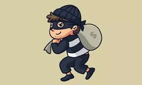 ഹജ്ജിന്​ പോയ ദമ്പതികളുടെ വീട്ടിൽ മോഷണശ്രമം; കള്ളൻറെ കണ്ണിൽപ്പെടാത്തതുകൊണ്ട് 25 പവൻ തിരിച്ചുകിട്ടി