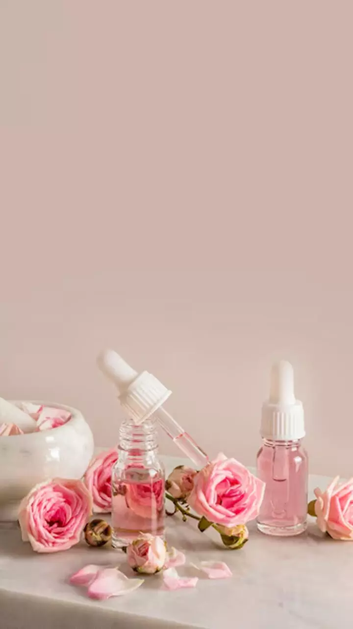 ചർമകാന്തിക്ക് മാത്രമല്ല സമ്മർദം കുറക്കാനും റോസ് വാട്ടർ ഉത്തമം