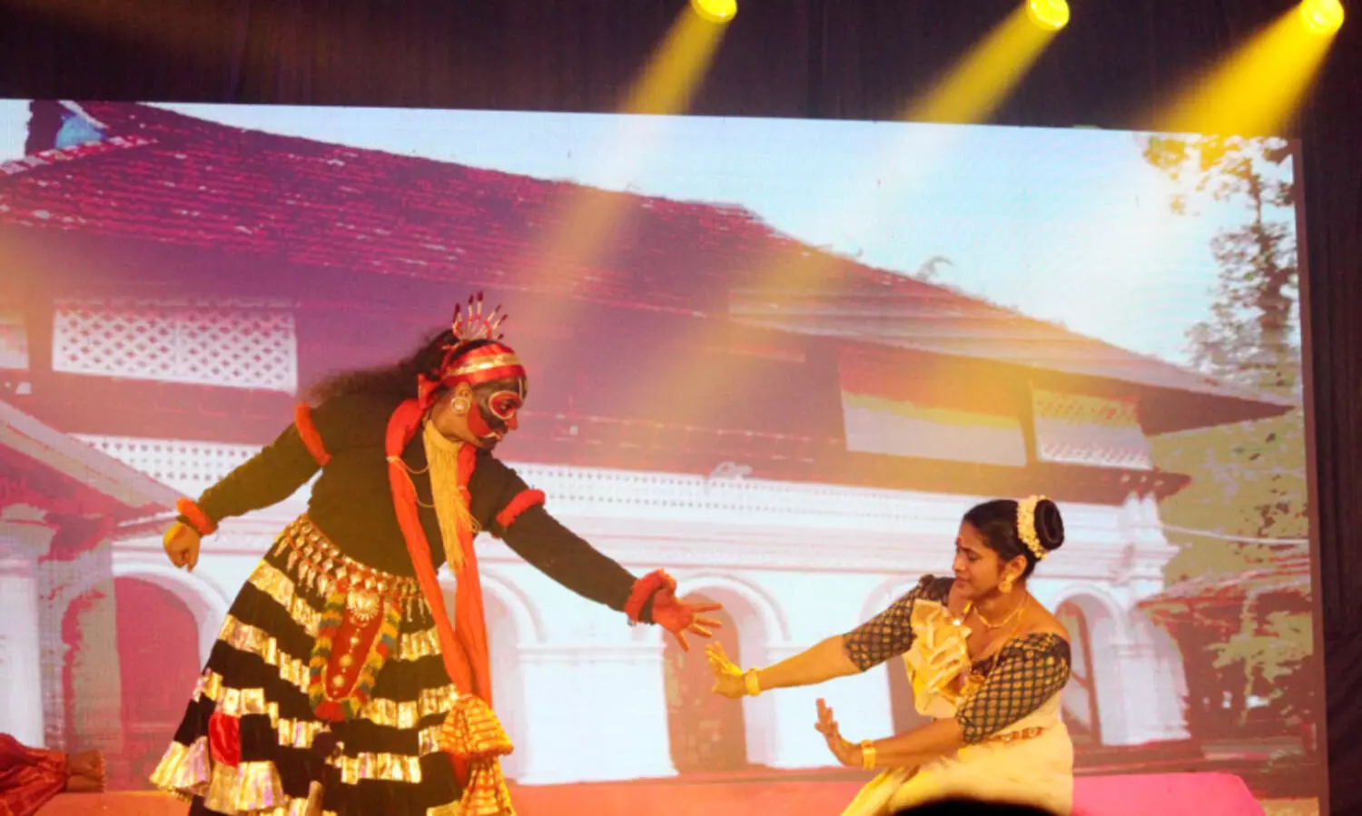 ‘മ്മാ​ഡ്’ വി​ളി​ച്ചു പ​റ​യു​ന്ന​ത്