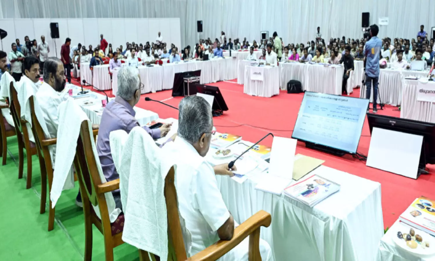 നിലക്കല്‍ ആശുപത്രി പൂര്‍ത്തിയാക്കണമെന്ന് മുഖ്യമന്ത്രിയുടെ നിര്‍ദേശം