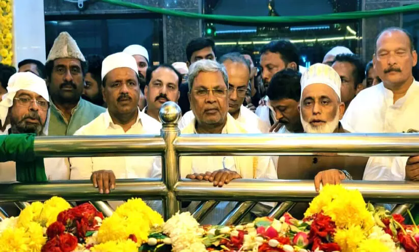 ഉള്ളാൾ ഗ്രാൻഡ് മസ്ജിദ് രൂപരേഖ മുഖ്യമന്ത്രി അനാച്ഛാദനം ചെയ്തു ഉള്ളാൾ ഗ്രാൻഡ് മസ്ജിദ് രൂപരേഖ മുഖ്യമന്ത്രി അനാച്ഛാദനം ചെയ്തു