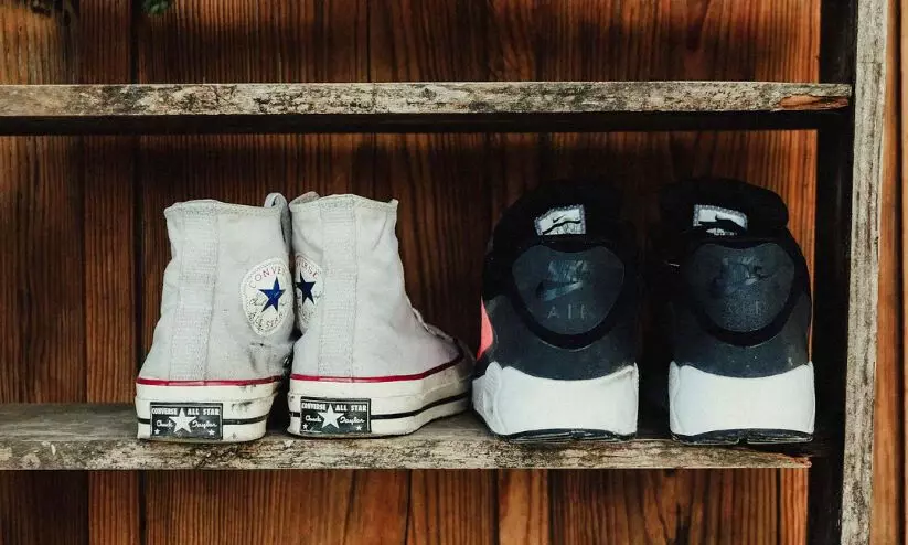 ഫ്ലാറ്റിന്റെ ഇടനാഴിയിൽ ഷൂറാക്ക് വെച്ചതിന് ബംഗളൂരു സ്വദേശിക്ക് 24,000 രൂപ പിഴ; വൻ തുക പിഴ കിട്ടിയിട്ടും ഷൂറാക്ക് മാറ്റിയില്ല