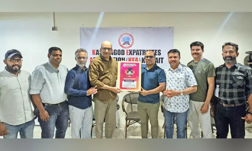 കെ.​ഇ.​എ വി​ദ്യാ​ഭ്യാ​സ അ​വാ​ർ​ഡ് പോ​സ്റ്റ​ർ പ്ര​കാ​ശ​നം