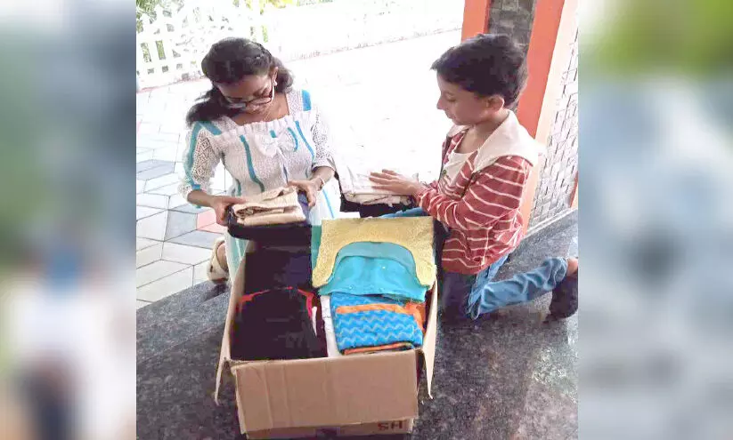 ക്ലോത്ത്​ ബാങ്കിലേക്ക് ​ വസ്ത്രങ്ങൾ ശേഖരിച്ച്​ സഹോദരങ്ങൾ