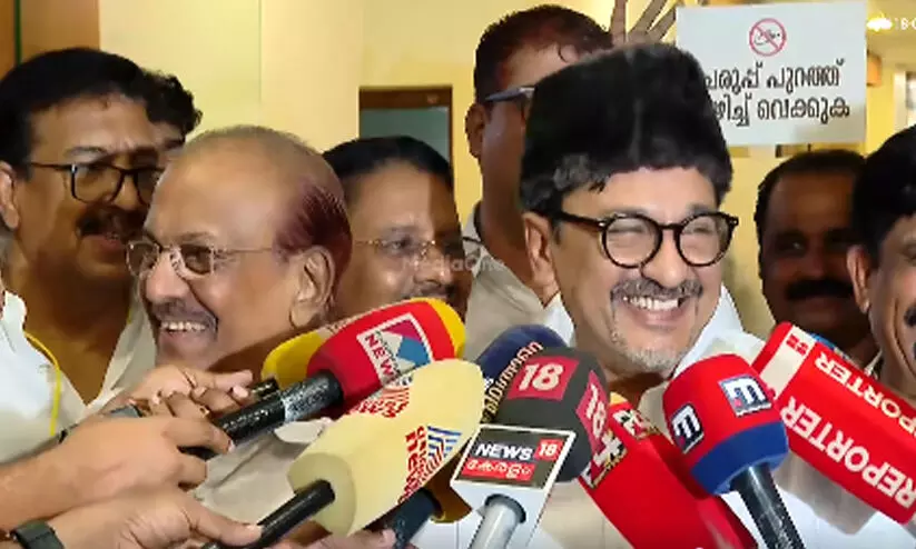 കായികമന്ത്രി പറഞ്ഞതിൽ ഒരു കുഴപ്പമുണ്ട്, മെസ്സി വരില്ലാന്ന് പറയാൻ പറ്റില്ലാന്നാണ് പറഞ്ഞത്, വരുമോ എന്നാണ് പറയേണ്ടത്; മന്ത്രി അബ്ദുറഹ്മാനെ ട്രോളി സാദിഖലി ശിഹാബ് തങ്ങൾ