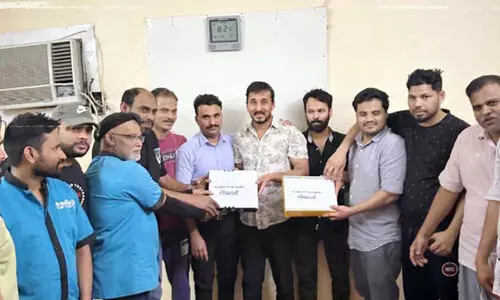 ആ​സി​ഫി​നും മു​ഹ​മ്മ​ദി​നും യാ​ത്ര​യ​യ​പ്പ് ന​ൽ​കി