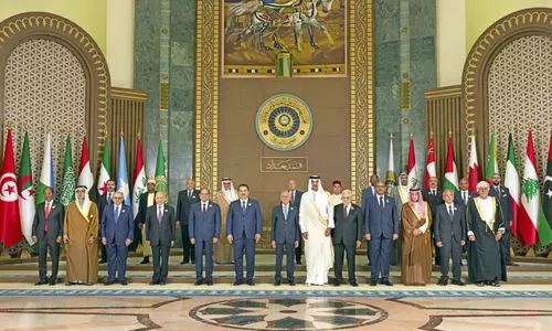 അ​റ​ബ് ഉ​ച്ച​കോ​ടി​യി​ൽ യു.​എ.​ഇ സം​ഘ​ത്തി​ന്​ നേ​തൃ​ത്വം ന​ൽ​കി ശൈ​ഖ്​ മ​ൻ​സൂ​ർ