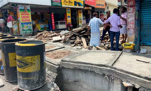 എ​ന്നു തീ​രും ഈ ​ദു​രി​തം; ക​ൽ​പ​റ്റ ന​ഗ​ര​ത്തി​ലെ ഡ്രെ​യി​നേ​ജ് നി​ർ​മാ​ണം ഇ​ഴ​ഞ്ഞു നീ​ങ്ങു​ന്നു