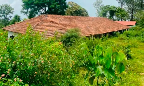 സ്കൂൾ തുറക്കാൻ രണ്ടാഴ്ച; പ്രളയം കവർന്ന കുറിച്യാർമല സ്കൂൾ നിർമാണം എങ്ങുമെത്തിയില്ല സ്കൂൾ തുറക്കാൻ രണ്ടാഴ്ച; പ്രളയം കവർന്ന കുറിച്യാർമല സ്കൂൾ നിർമാണം എങ്ങുമെത്തിയില്ല