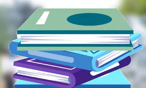 അ​ന​ധി​കൃ​ത സ്‌​കൂ​ൾ സീ​സ​ൺ ക​ച്ച​വ​ടം;പ്ര​തി​ഷേ​ധ​വു​മാ​യി വ്യാ​പാ​രി​ക​ൾ