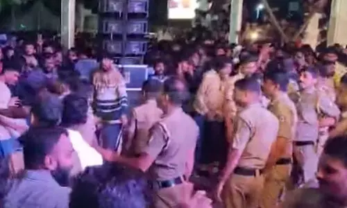 പാലക്കാട്ട് വേടന്‍റെ പരിപാടിയിൽ തിക്കും തിരക്കും; നിരവധി പേർക്ക് പരിക്ക്, പലരും കുഴഞ്ഞുവീണു