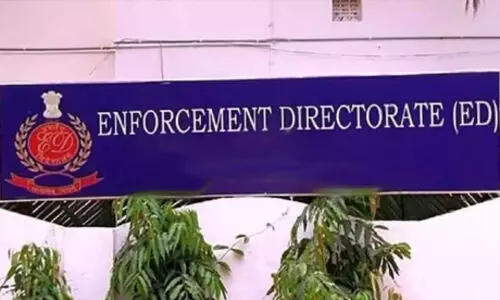 ഇ.​ഡി ഓ​ഫി​സി​ൽ ഇ​ടി​നി​ല​ക്കാ​ര​നു​മു​ണ്ടാ​യി​രു​ന്ന​താ​യി പ​രാ​തി​ക്കാ​ര​ന്‍റെ ഭാ​ര്യ