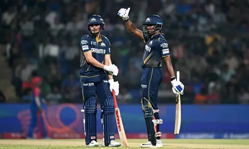 തകർത്തടിച്ച് സുദർശനും ഗില്ലും; ഡൽഹിക്കെതിരെ 10 വിക്കറ്റ് ജയത്തോടെ ഗുജറാത്ത് ടൈറ്റൻസ് പ്ലേ ഓഫിൽ