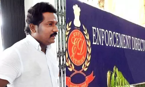 കേ​സൊ​തു​ക്കാ​ൻ കോ​ഴ: കൂ​ടു​ത​ൽ ഇ.​ഡി ഉ​ദ്യോ​ഗ​സ്ഥ​ർ സംശയനിഴലിൽ, ഇ.​ഡി ആ​ഭ്യ​ന്ത​ര അ​ന്വേ​ഷ​ണം ആ​രം​ഭി​ച്ചു