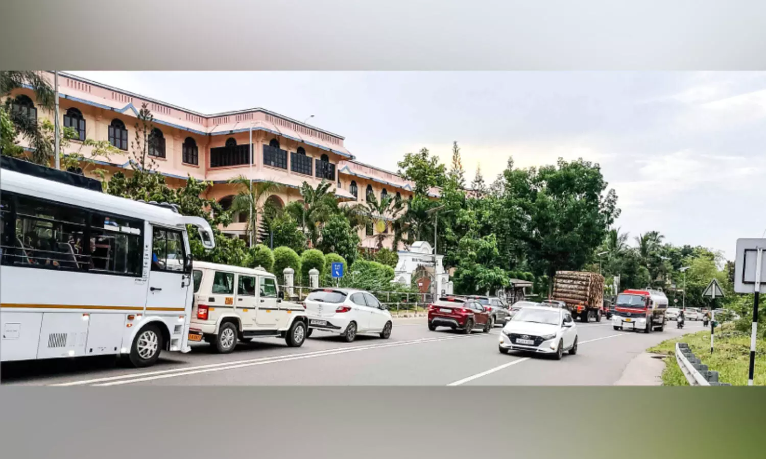 ആയൂരിലെ ഗതാഗതക്കുരുക്ക്; ശാശ്വത പരിഹാരം അകലെ