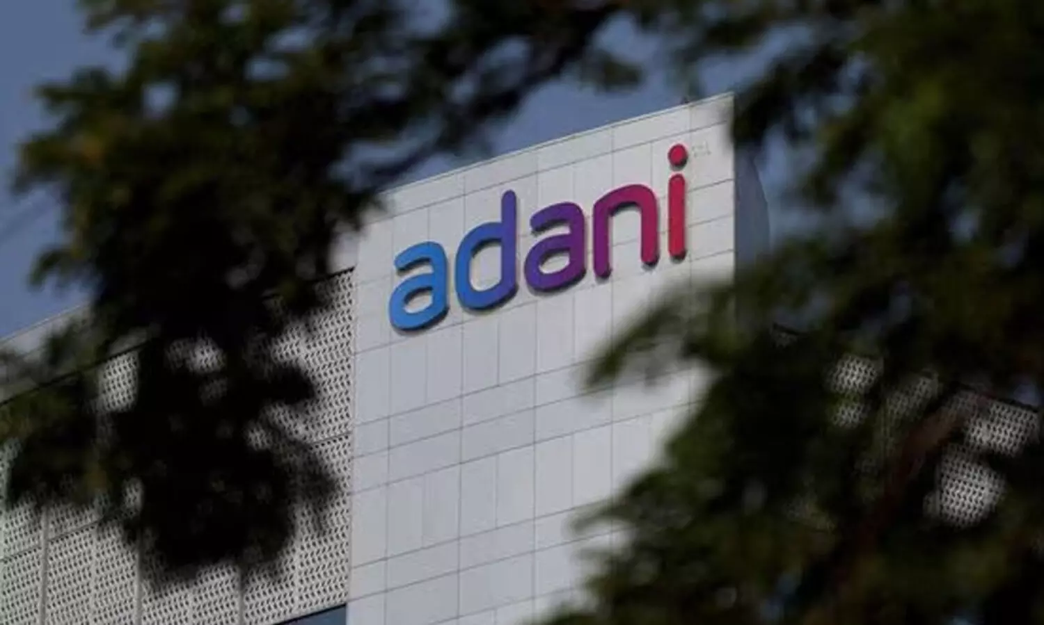 അദാനി ഗ്രൂപ്പിലെ നിക്ഷേപം വെളിപ്പെടുത്തിയില്ല; പിഴ ചുമത്തി ലൈസൻസ് റദ്ദാക്കുമെന്ന് മൗറീഷ്യസ് ഫണ്ടിന്  സെബി മുന്നറിയിപ്പ്