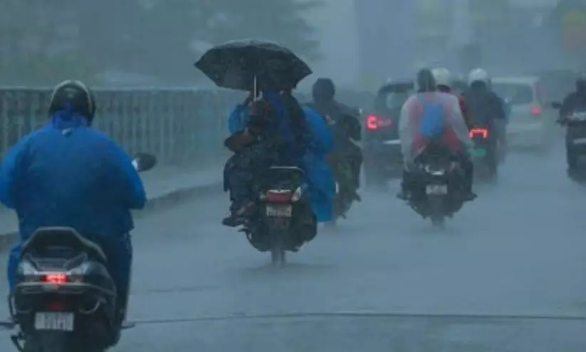 അതിശക്ത മഴ തുടരും; നാല് ജില്ലകളിൽ ഓറഞ്ച് അലർട്ട്