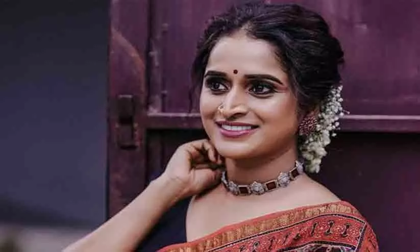 അന്ന് എനിക്ക് അവാർഡ് തരരുതെന്ന് പറഞ്ഞയാളുടെ ചിത്രത്തിൽ തന്നെ അഭിനയിച്ച് നാഷണൽ അവാർഡ് വാങ്ങി; സുരഭി ലക്ഷ്‌മി