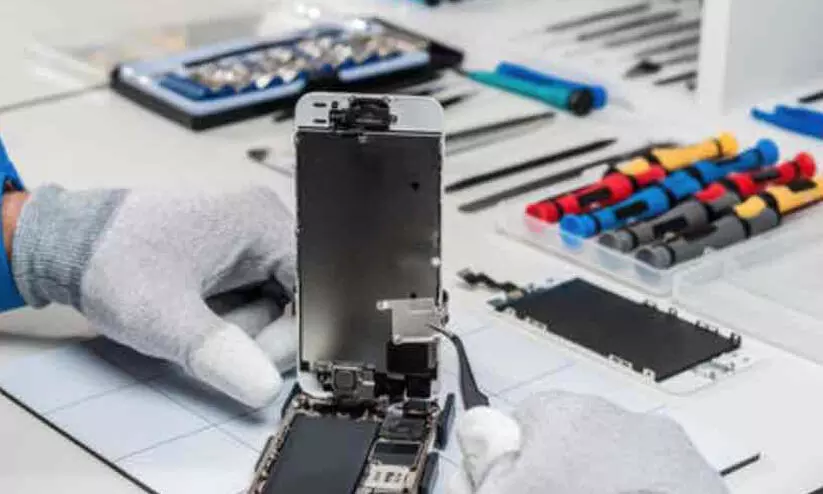 വാറന്റി കാലയളവിലെ തകരാർ പരിഹരിച്ചില്ല; മൊബൈൽ ഫോൺ കമ്പനി 98,690 രൂപ നഷ്ടപരിഹാരം നൽകണം