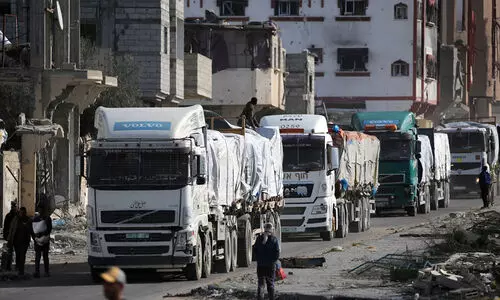 ഗസ്സയിലേക്ക് സഹായ വസ്തുക്കൾ കടത്തിവിടുമെന്ന് നെതന്യാഹു; തീരുമാനം രണ്ടര മാസത്തെ കടുത്ത ഉപരോധത്തിന് ശേഷം