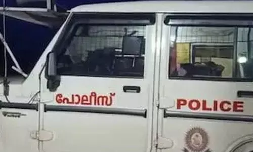 പൊലീസുകാരിയെ ബലാത്സംഗം ചെയ്ത എസ്.ഐയോട് കേസ് ഒതുക്കാൻ 25 ലക്ഷം ആവശ്യപ്പെട്ടു; രണ്ട് പൊലീസുകാർക്ക് സസ്പെൻഷൻ