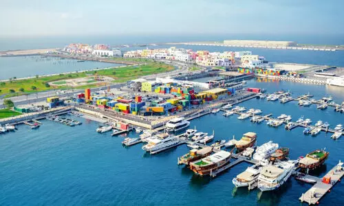 ക​ട​ൽ​ക​ട​ന്നെ​ത്തു​ന്ന​വ​ർ​ക്ക് ക​ര​തൊ​ടാ​തെ ‘എ​ൻ​ട്രി’