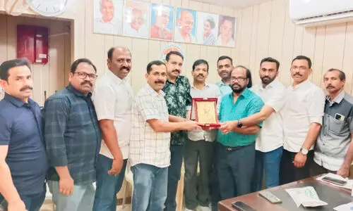 ജോ​ർ​ജി ജോ​ർ​ജിന് ഒ.​ഐ.​സി.​സി യാ​ത്ര​യ​യ​പ്പ് ന​ൽ​കി