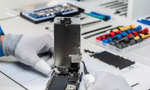 വാറന്റി കാലയളവിലെ തകരാർ പരിഹരിച്ചില്ല; മൊബൈൽ ഫോൺ കമ്പനി 98,690 രൂപ നഷ്ടപരിഹാരം നൽകണം