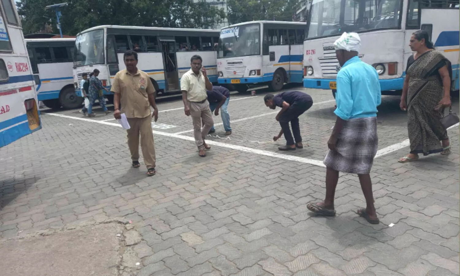 പുനലൂർ ബസ്​ സ്റ്റാൻഡ്; ഇനി ബസ്​ പിടിക്കാൻ നെട്ടോട്ടം വേണ്ട; ‘ബസ്​ ബേ’ മാർക്ക് ചെയ്തു