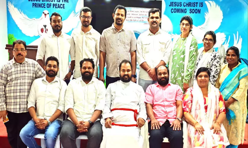 ക​ർ​മ്മേ​ൽ മ​ല​ങ്ക​ര ഇ​വാ​ഞ്ച​ലി​ക്ക​ൽ കു​വൈ​ത്ത് ഇ​ട​വ​ക ഭാ​ര​വാ​ഹി​ക​ൾ