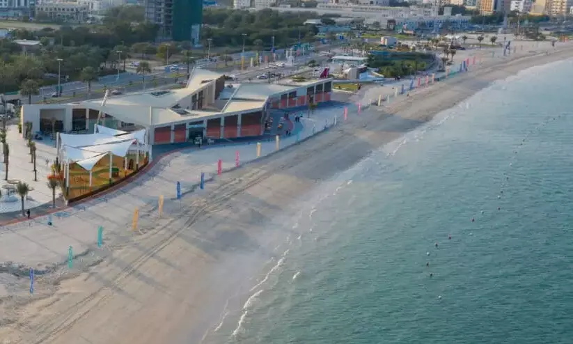 എണ്ണച്ചോർച്ച: ഖോർഫക്കാനിലെ ബീച്ചിൽ നീന്തലിന് നിയന്ത്രണം എണ്ണച്ചോർച്ച: ഖോർഫക്കാനിലെ ബീച്ചിൽ നീന്തലിന് നിയന്ത്രണം