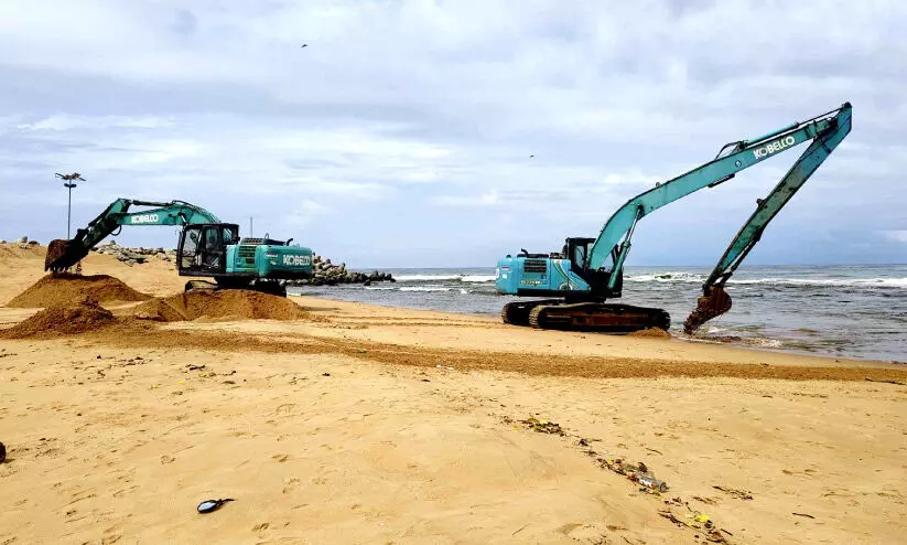 വിവാദങ്ങൾക്കും സംഘർഷങ്ങൾക്കും ഒടുവിൽ മുതലപ്പൊഴിയിൽ ഡ്രഡ്ജിങ്​ പുനരാരംഭിച്ചു