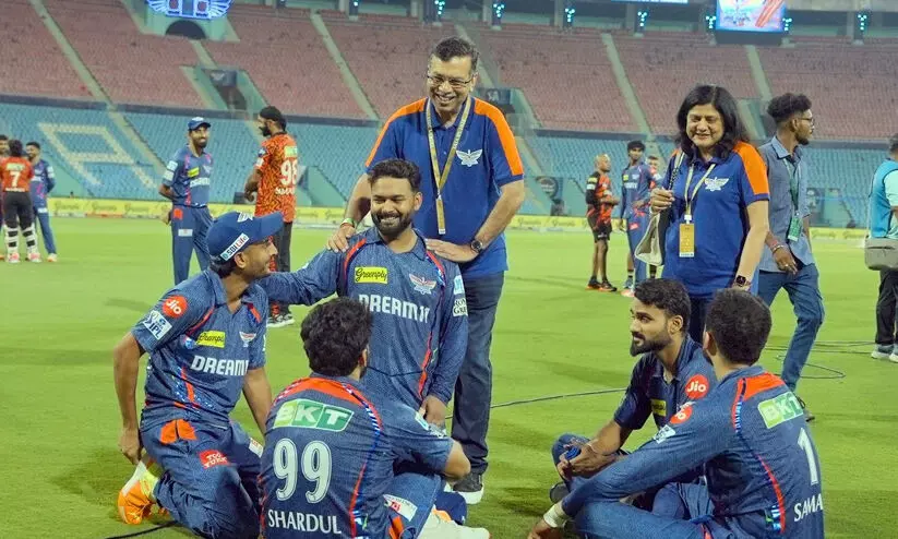 പോയത് പോയി! ഐ.പി.എല്ലിൽ നിന്നും പുറത്തായിട്ടും കളിയും ചിരിയുമായി ഗോയങ്കയും ലഖ്നോ താരങ്ങളും